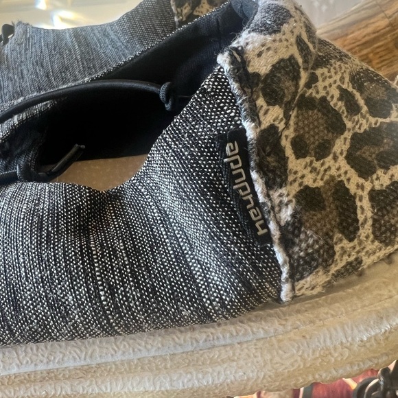 Hey dude, ladies, shoe size 10 very good condition gray animal print heel - Picture 5 of 12